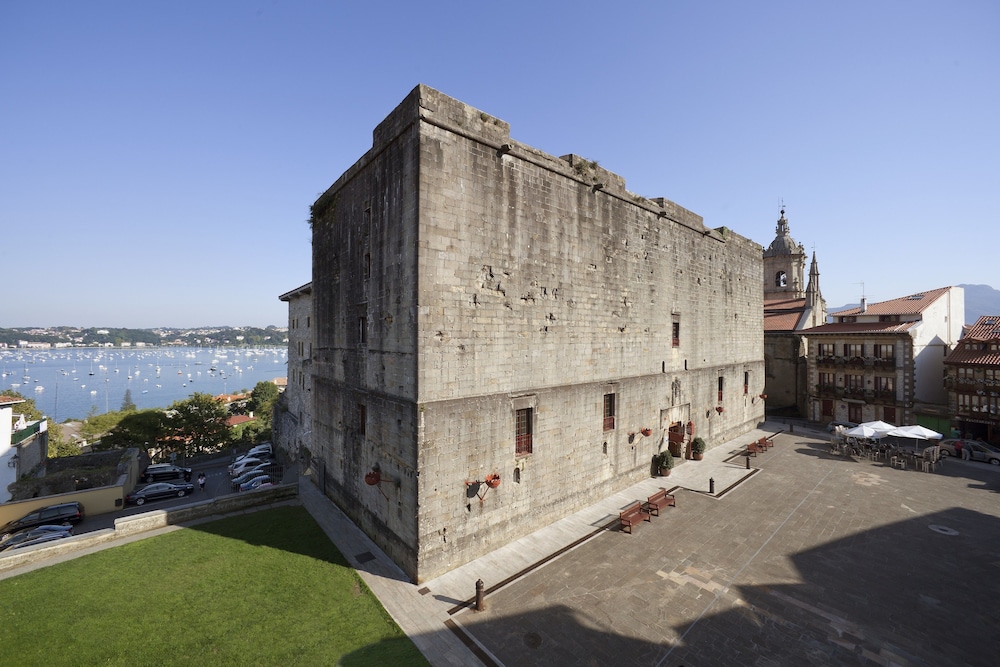 Parador De Hondarribia 3/40