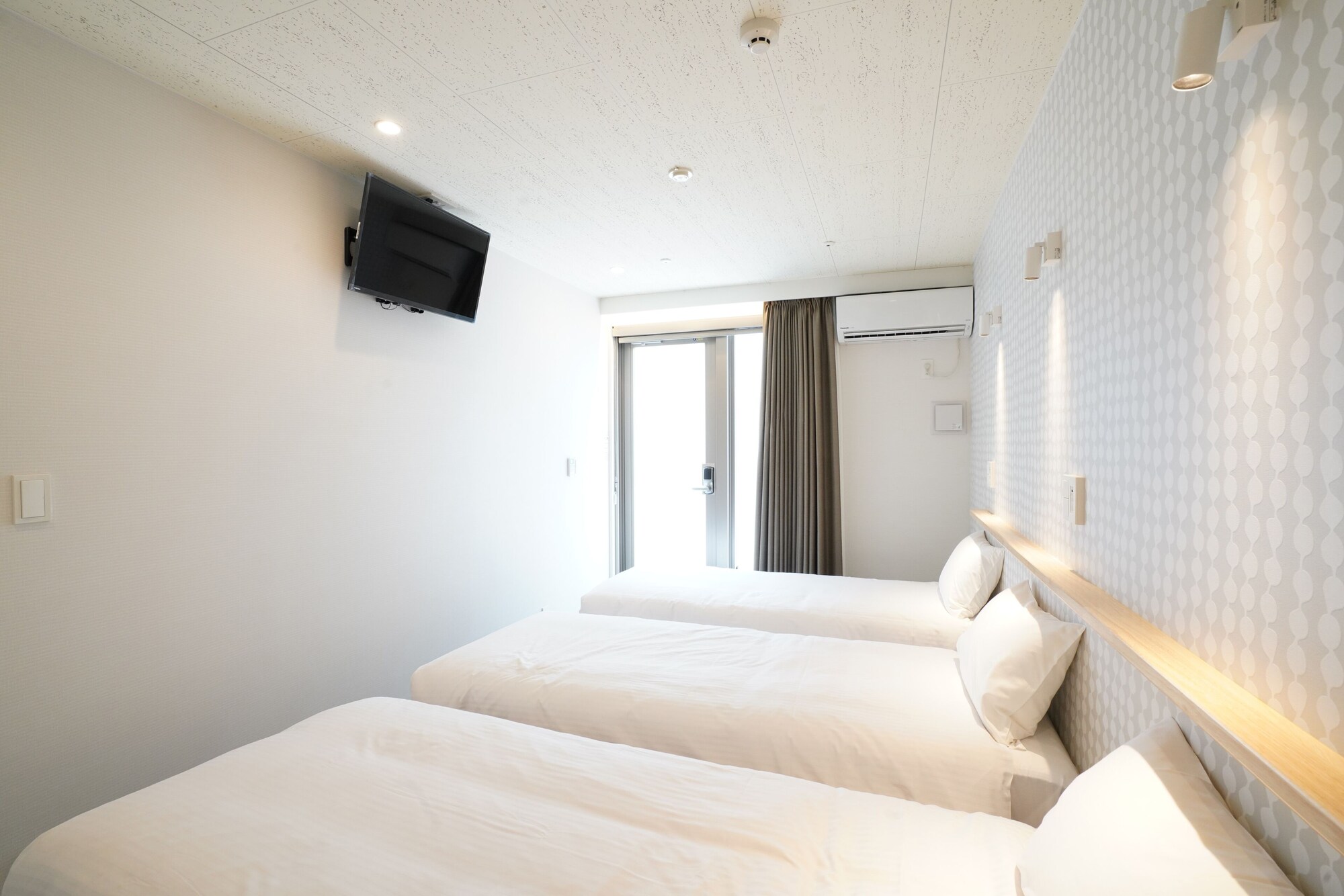 ROOM, TRIPLE