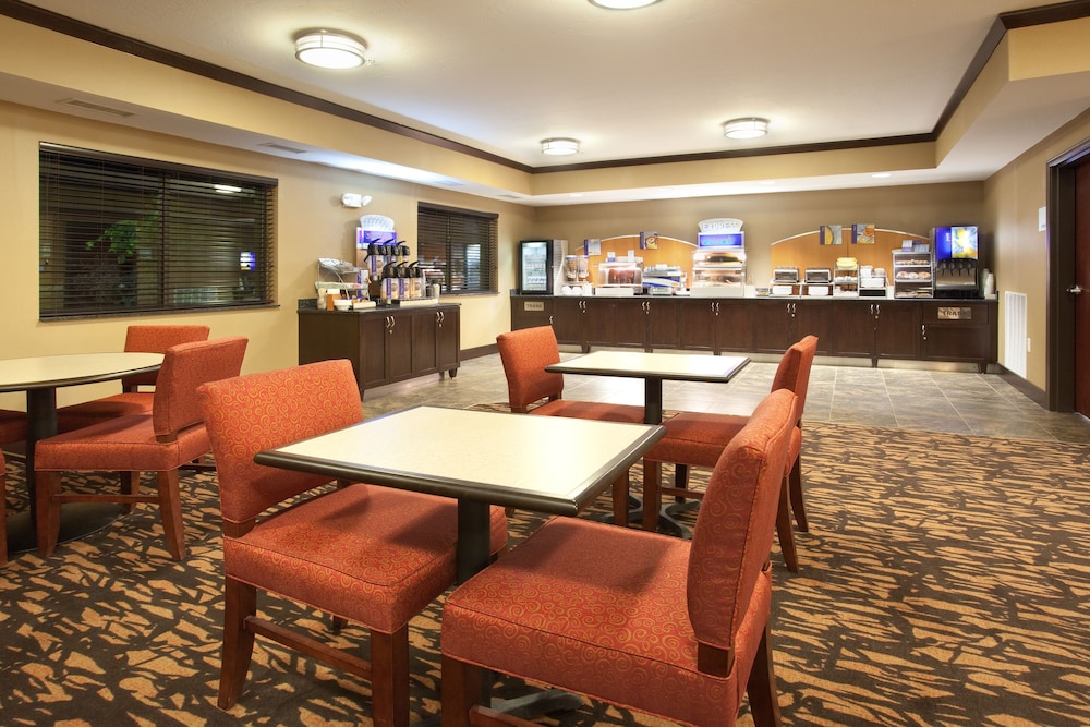 Holiday Inn Express Suites Moab 51/63
