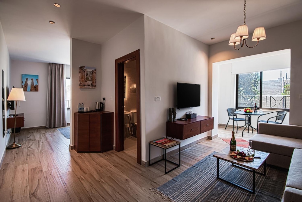 CANARY HOTEL 19/29
