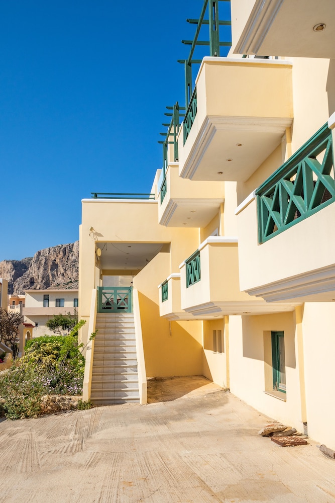 DILINA STUDIOS 4/41