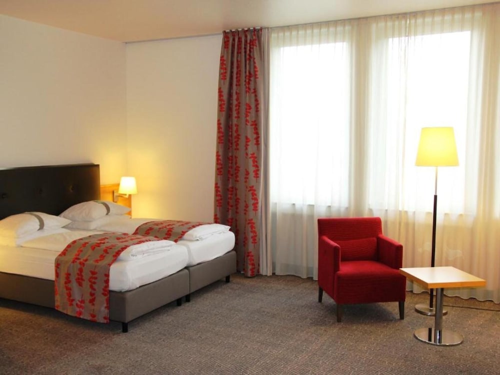 غرفة بسرير مزدوج لذوي الإعاقة، Holiday Inn Frankfurt Airport Neu Isenburg 3/4