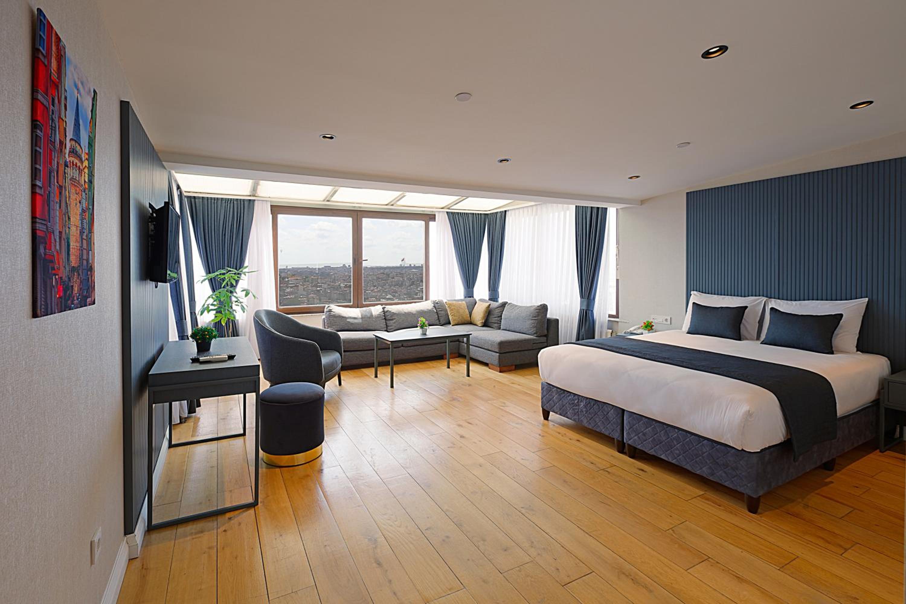 Deluxe, Suite, Queen Bed