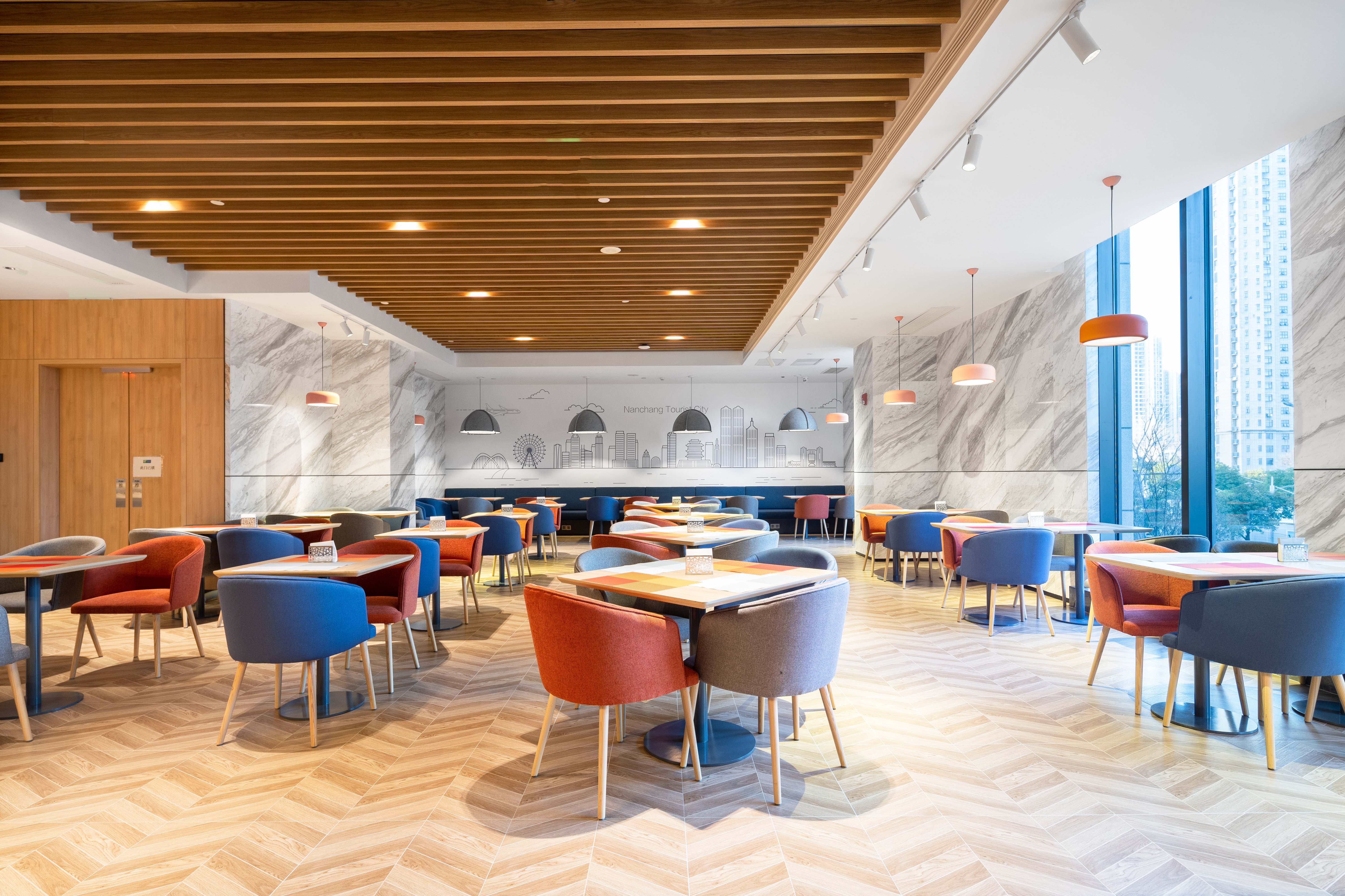 Holiday Inn Express Nanchang Riverside 60/77
