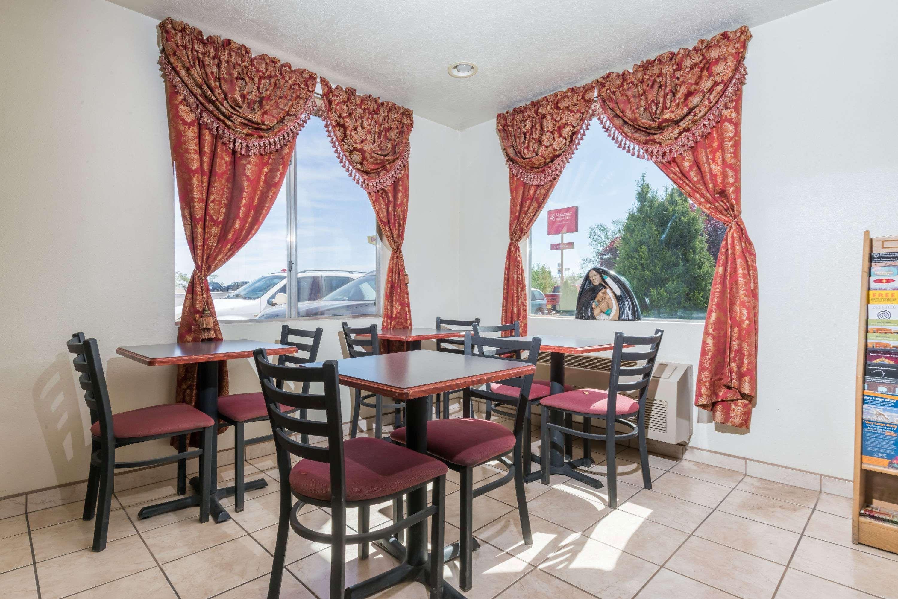 Super 8 By Wyndham Bernalillo 22/26