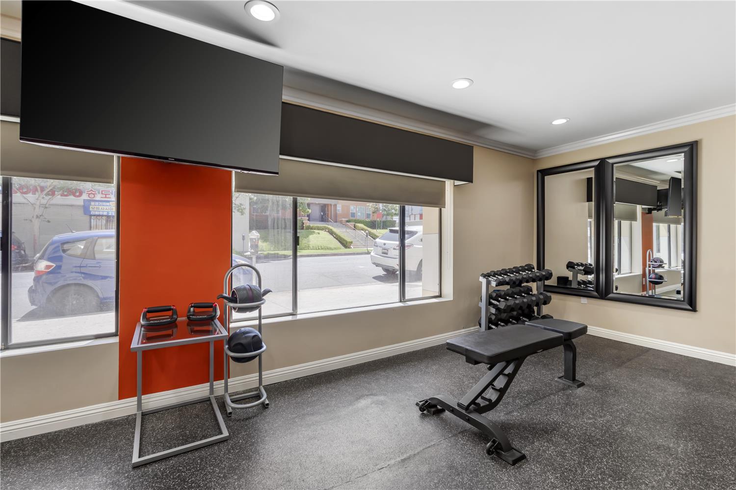 Best Western Plus LA Mid Town Hotel 25/37