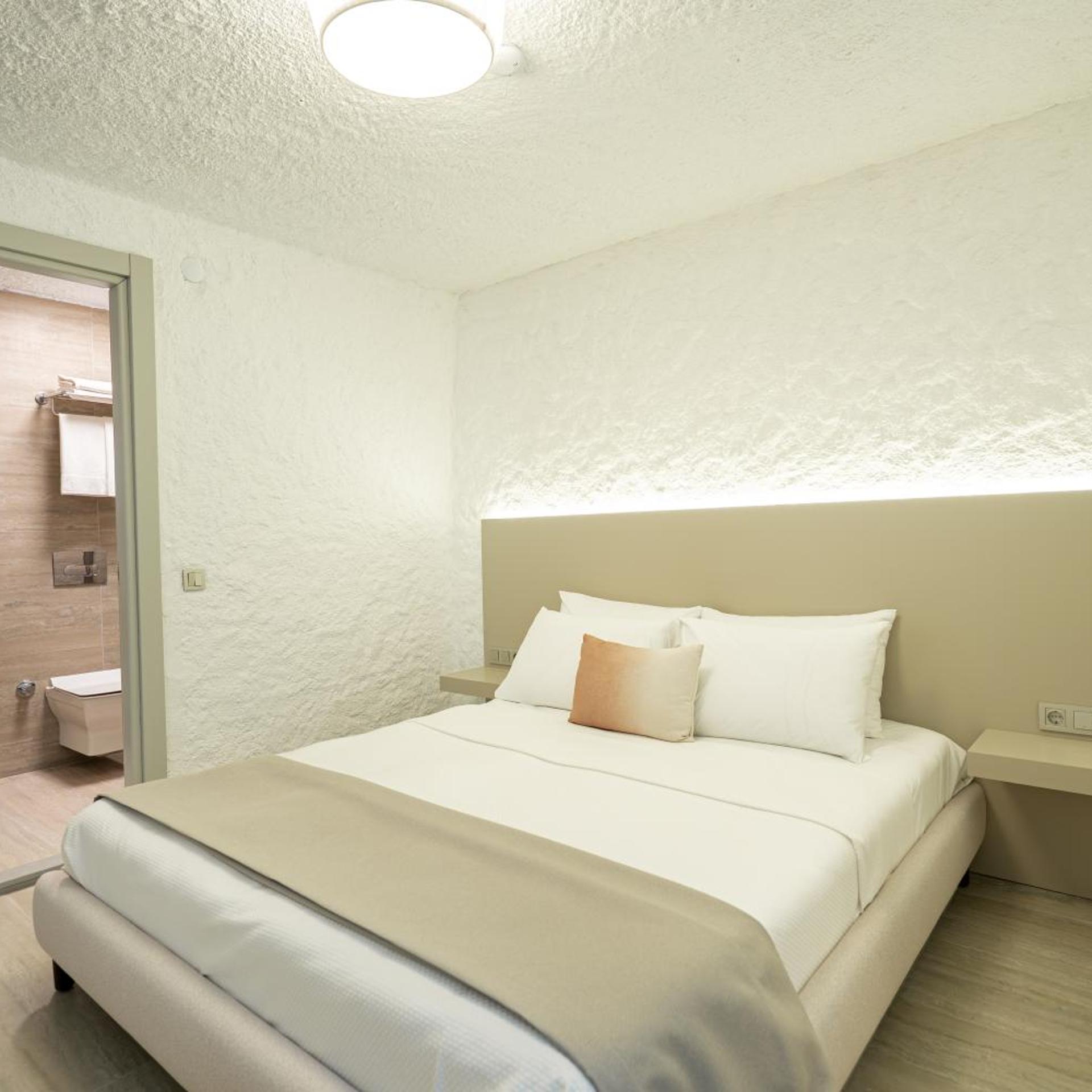 Room, Double Bed