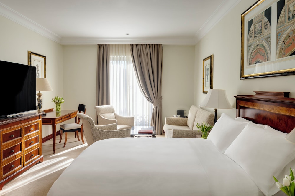 Junior Suite, King Bed, Castellana View, Club Lounge Access