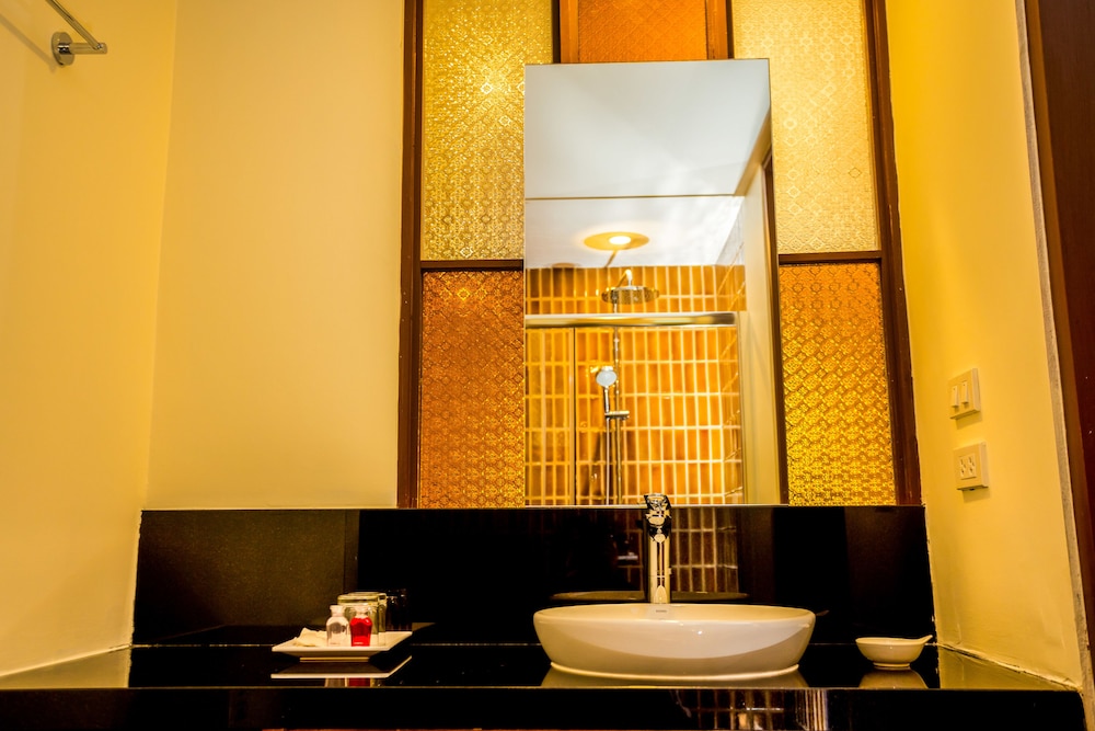 The Signature Hotel @ Thapae 50/50