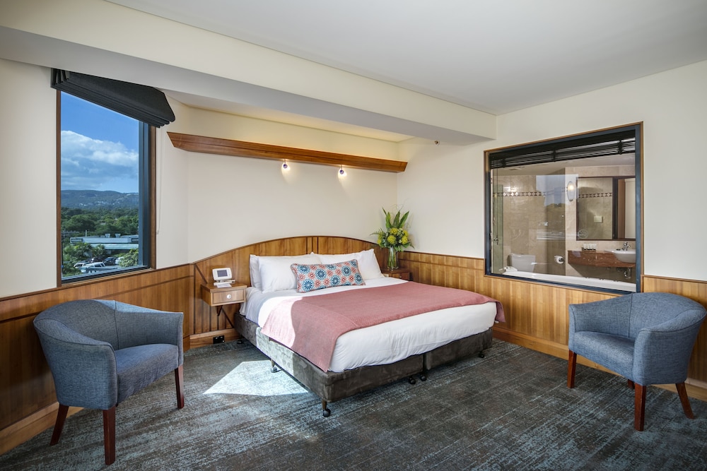 Spa, Luxury, Suite, King Bed, Sofa
