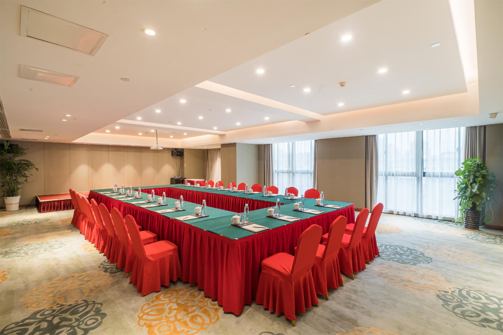 Dongfang Mingzhu Hotel 18/24