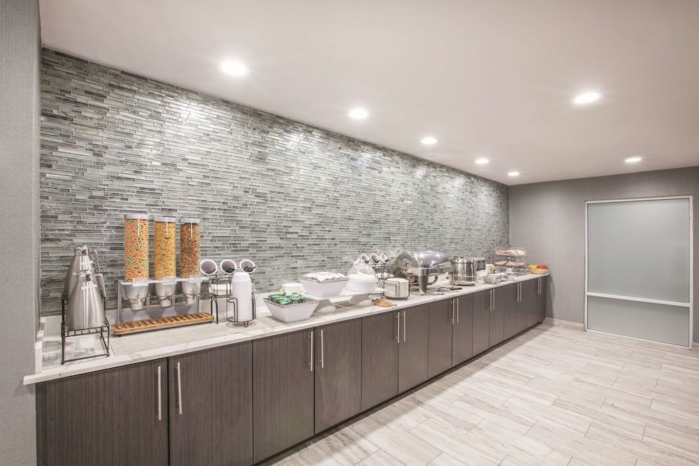 La Quinta Inn And Suites By Wyndham Kingsville 27/33