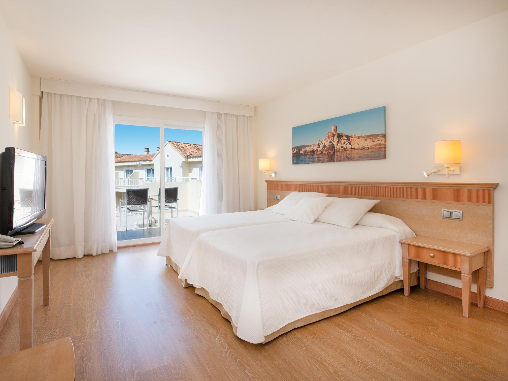 Room, King Bed, Lateral Side Sea View
