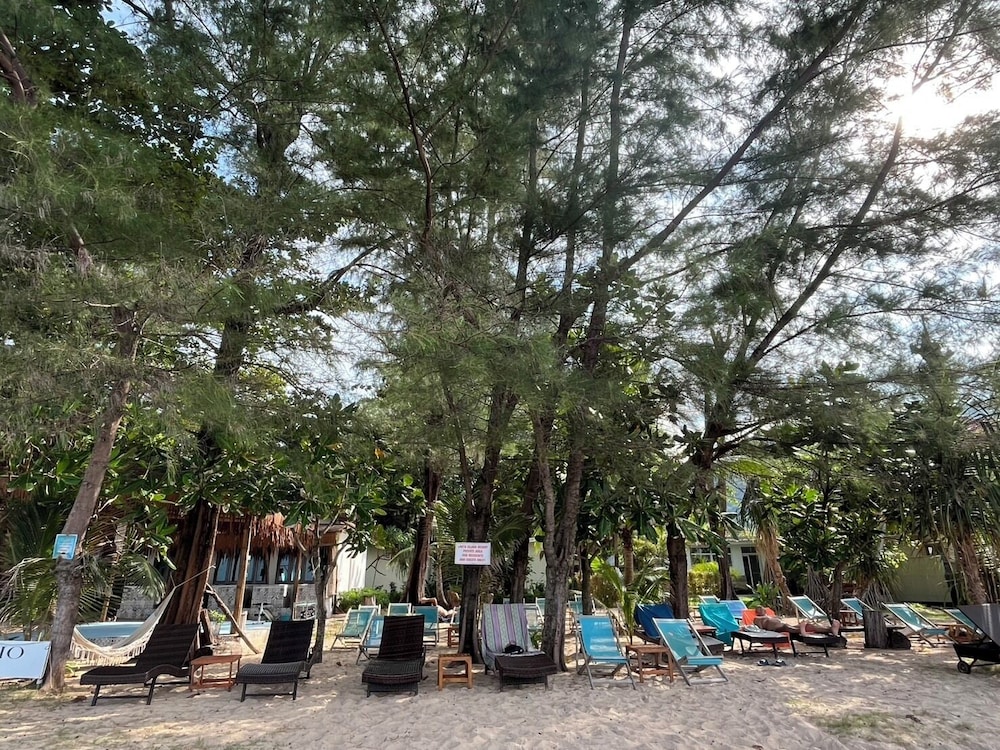 Lanta Island Resort 60/69