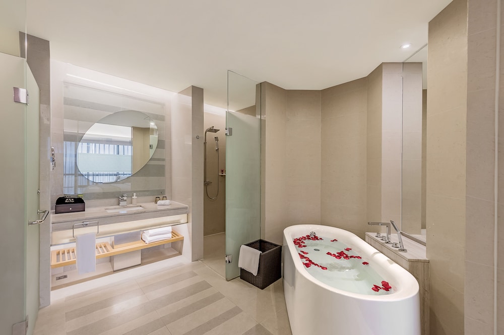 Huaqiang Plaza Hotel 23/42