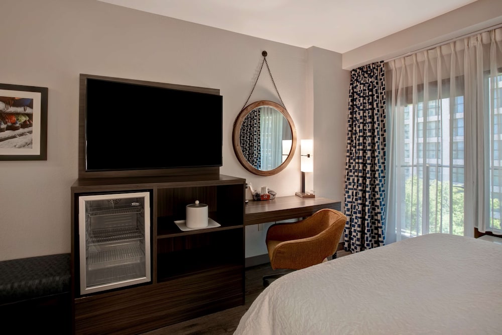 Hampton Inn & Suites San Antonio Riverwalk 40/77