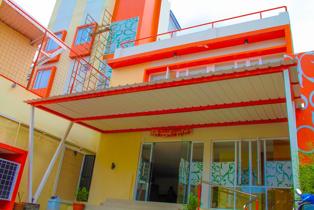 Image Hotel & Resto 1/17