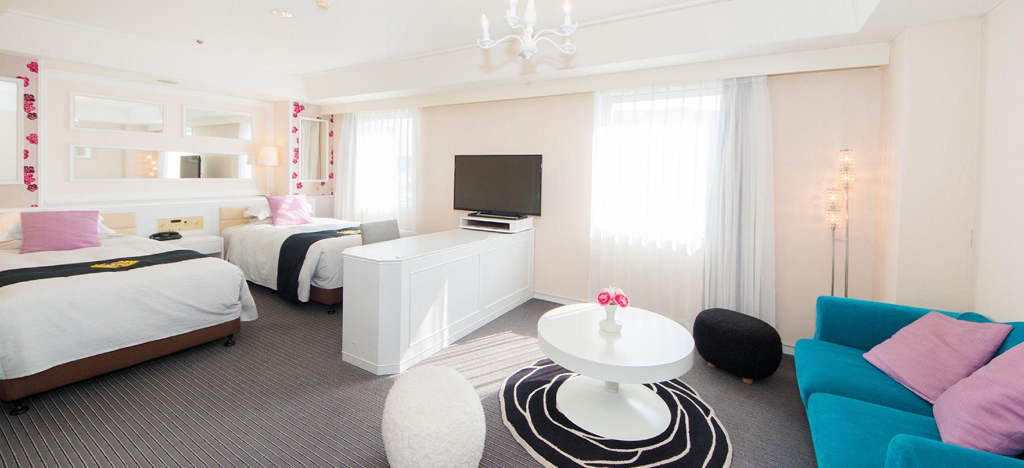Monarch, Suite
