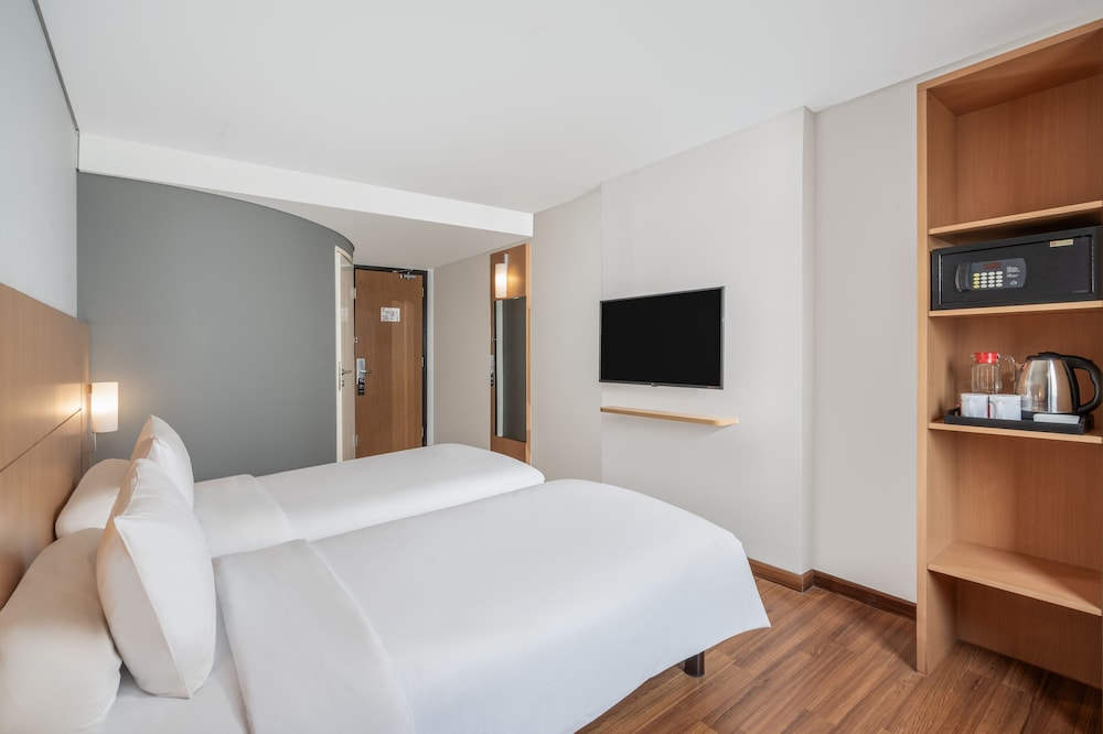 Ibis Gading Serpong 18/43