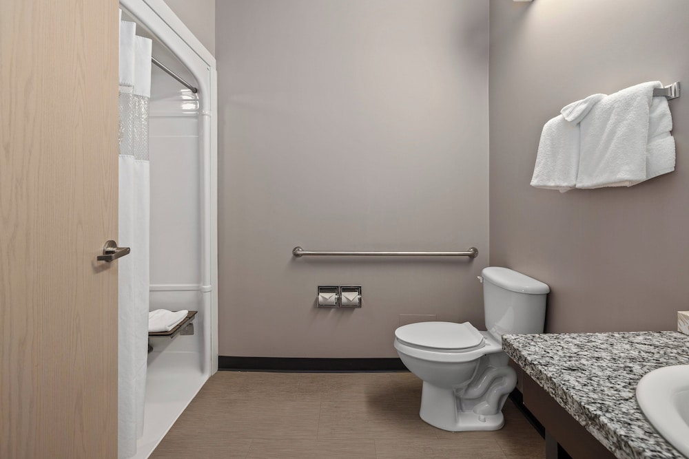 HOME INN EXPRESS MEDICINE HAT 67/72