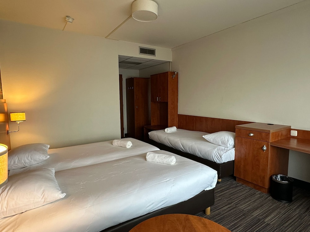 ROOM, TRIPLE