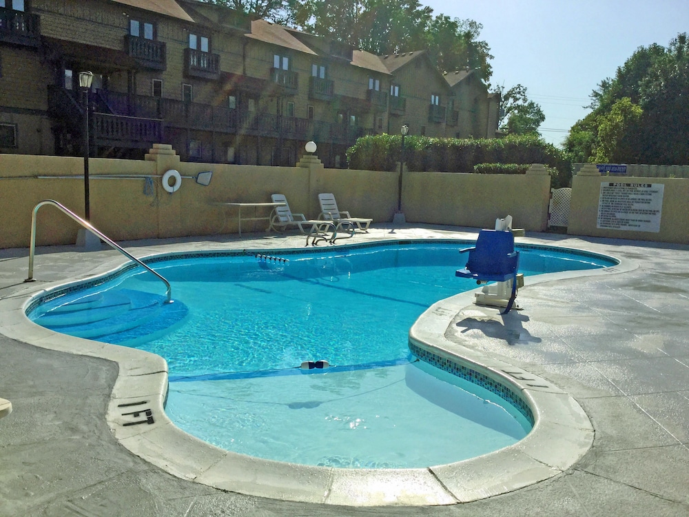 Quality Inn Downtown Helen, GA 9/37