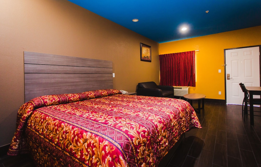 Moonlight Suites 35/65