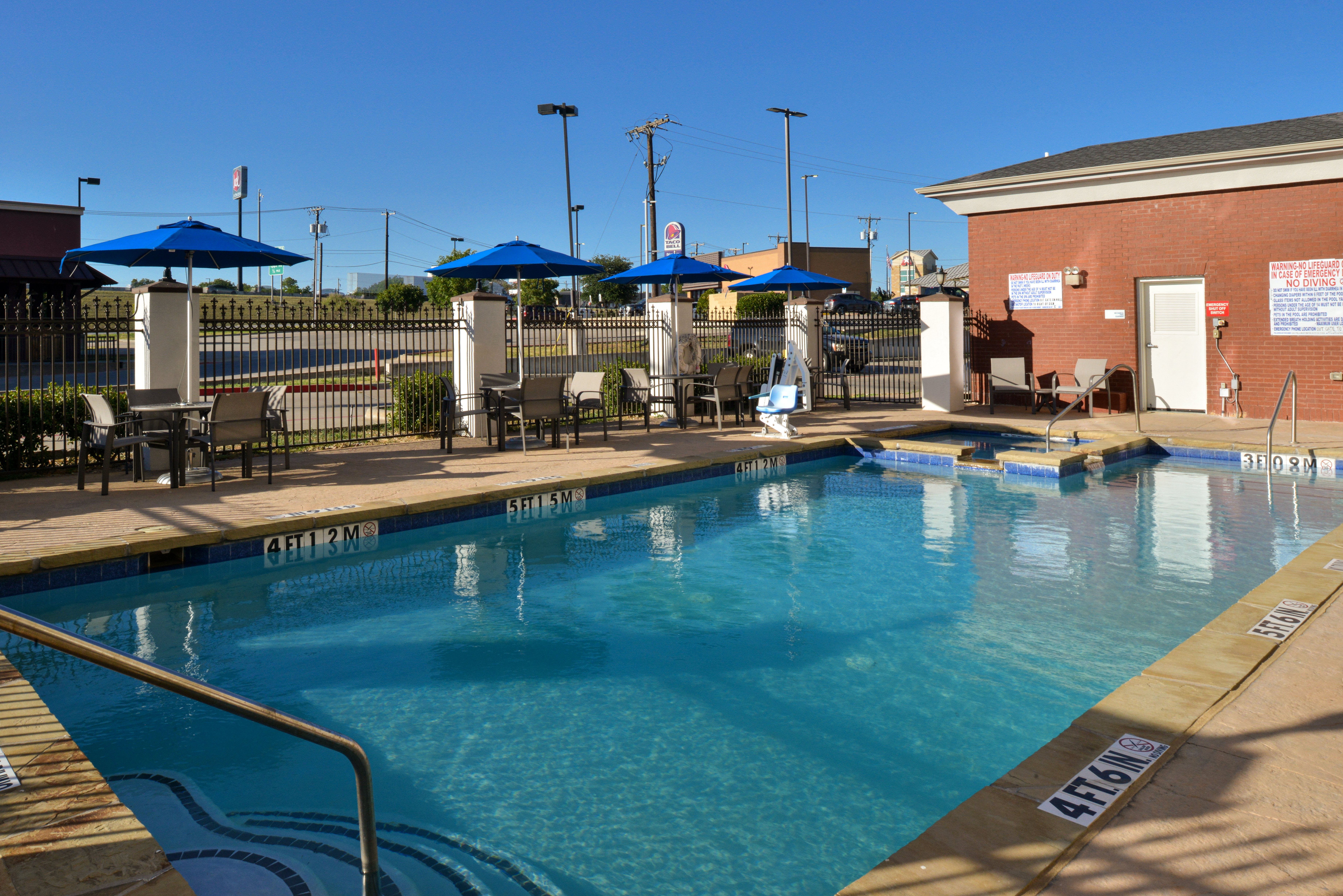 Holiday Inn Express & Suites Royse City - Rockwall, an IHG Hotel 69/70
