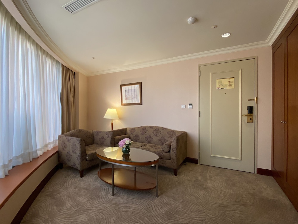 Monarch Plaza Hotel 34/47