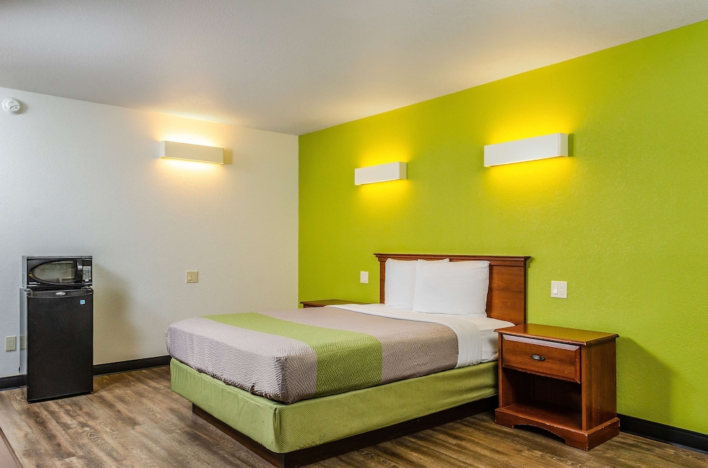 Motel6 Oakdale, CA 21/67
