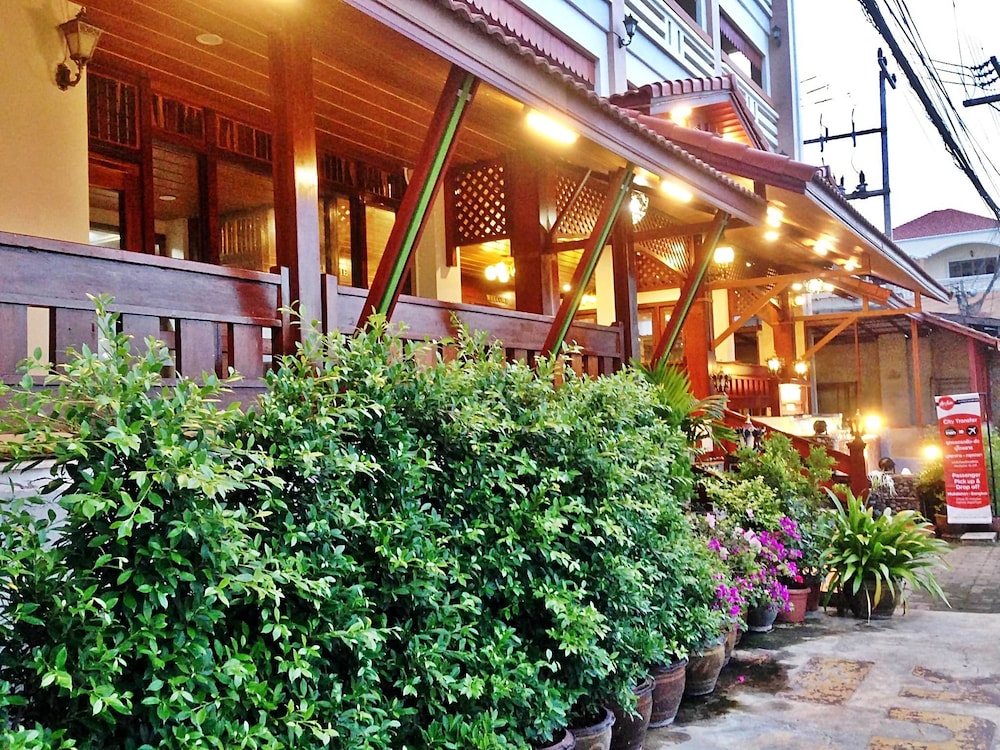 Riverfront Hotel Mukdahan 26/28