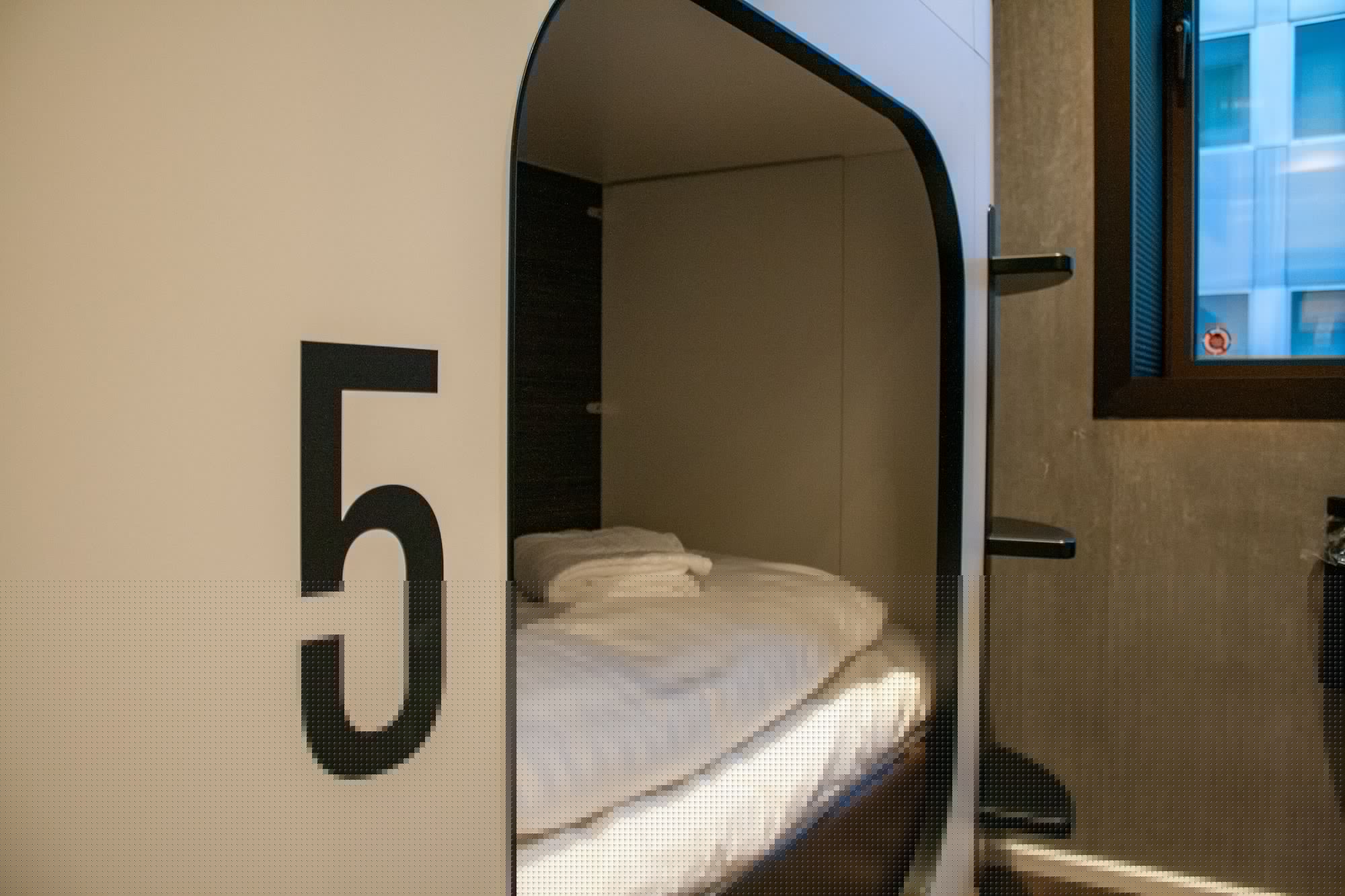 PRIVATE, 4 BEDS