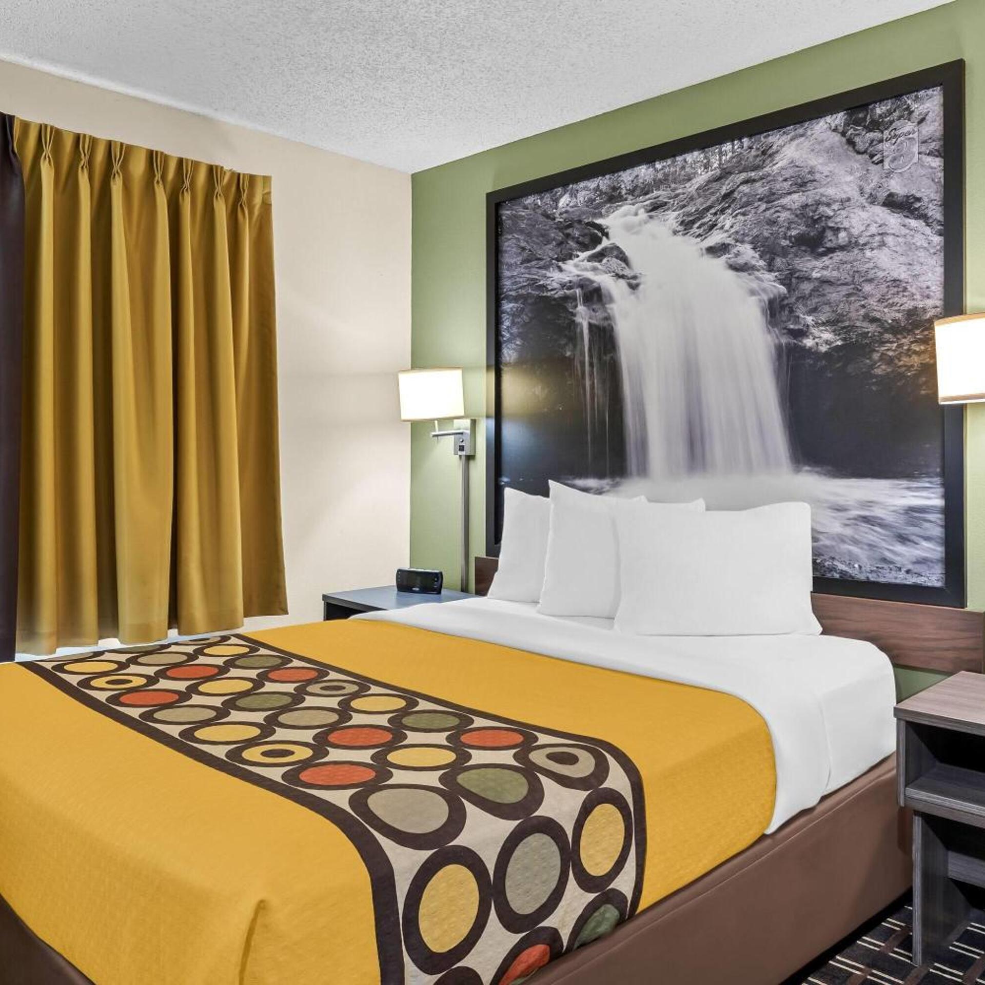 Deluxe, Queen Bed