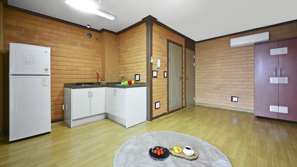 Yeosu Hwangto Pension 5/50
