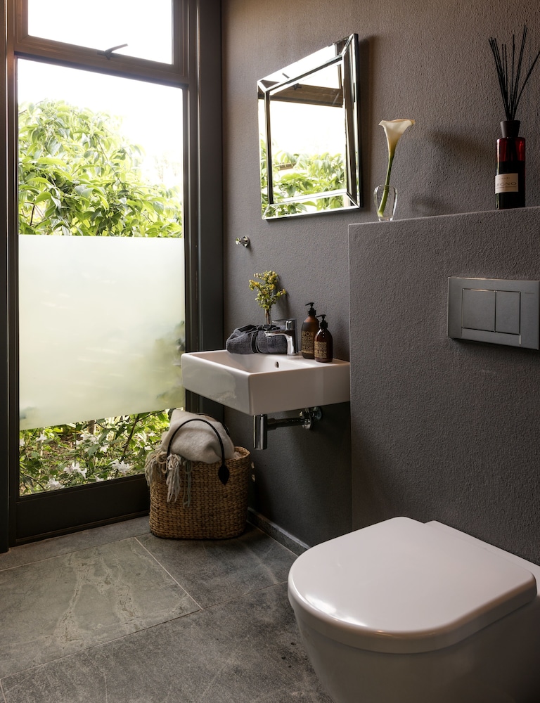 فيلا شهر العسل بسرير كينج، Spanish Farm Guest Lodge 5/9