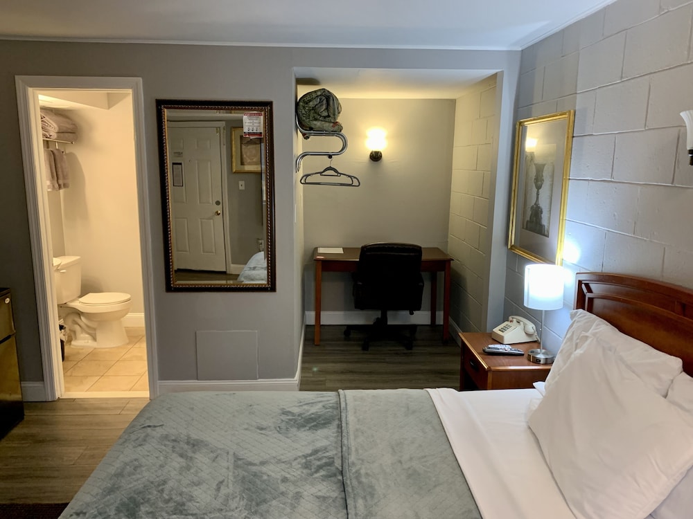 Hill Top Motel 16/48