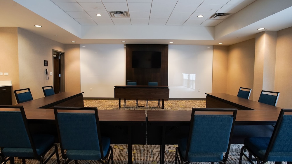 Hampton Inn Suites St Clairsville 28/32