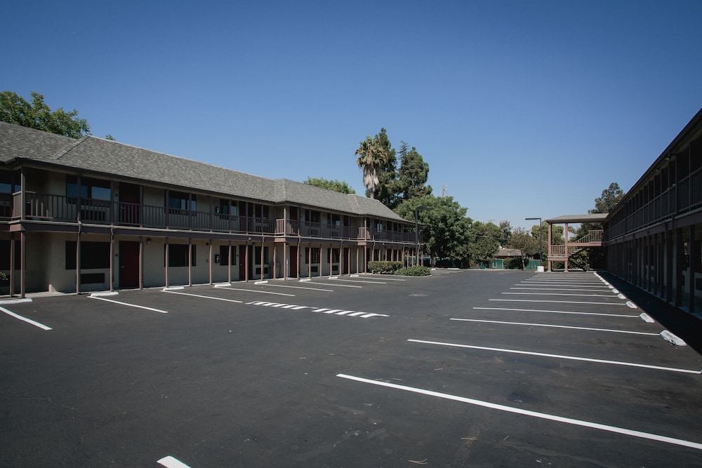 Alura Inn 4/25