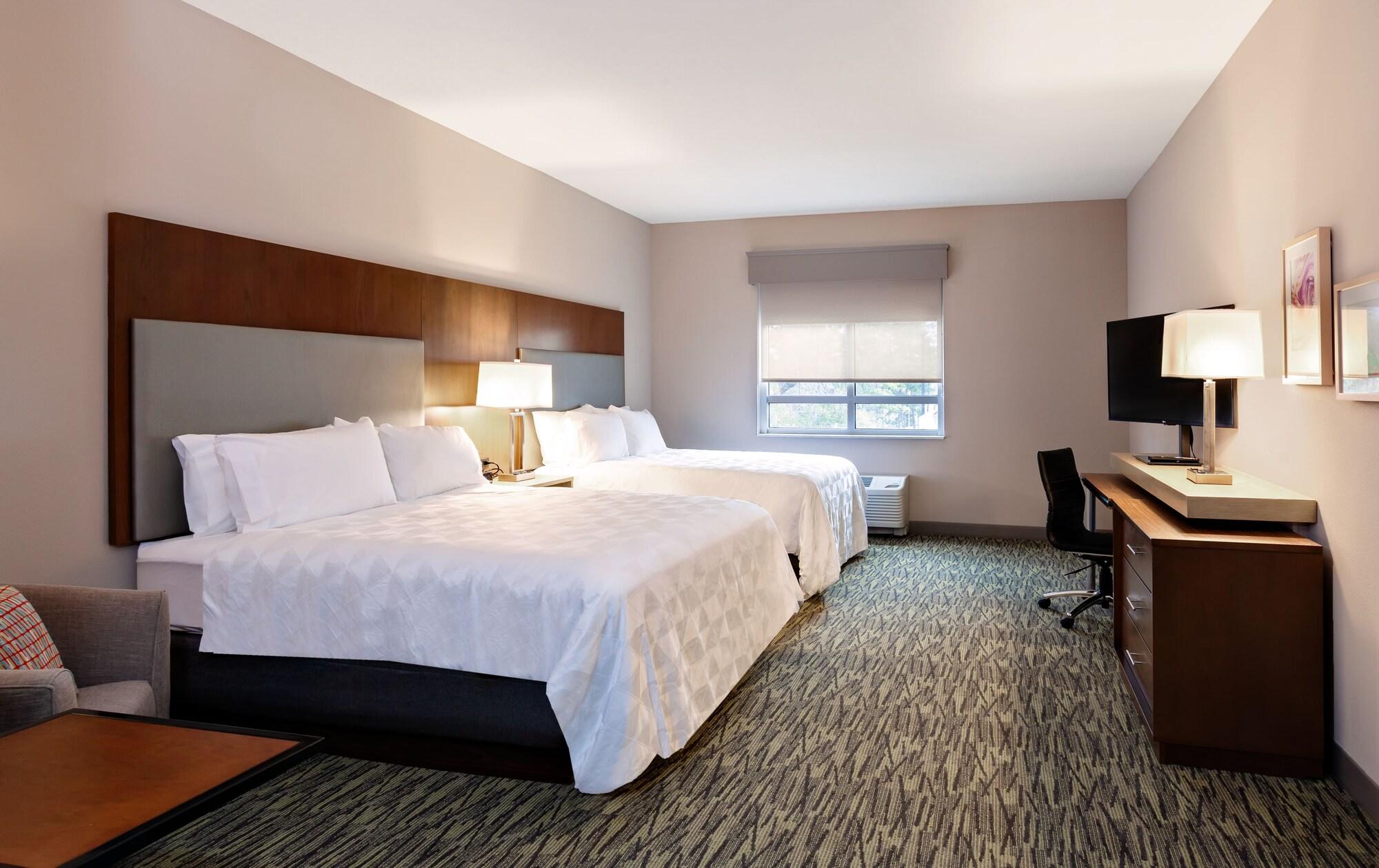 Standard, Multiple Beds, Extra Floor Space, Bathtub