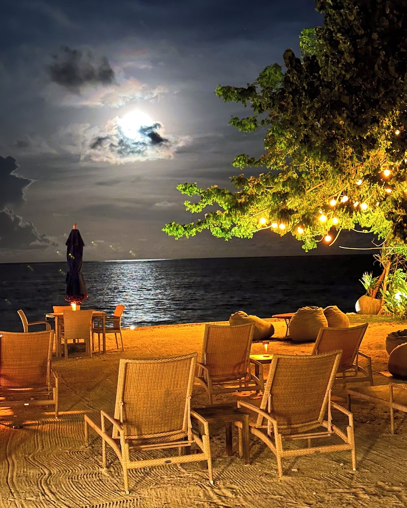 Reef Beach Resort 61/69