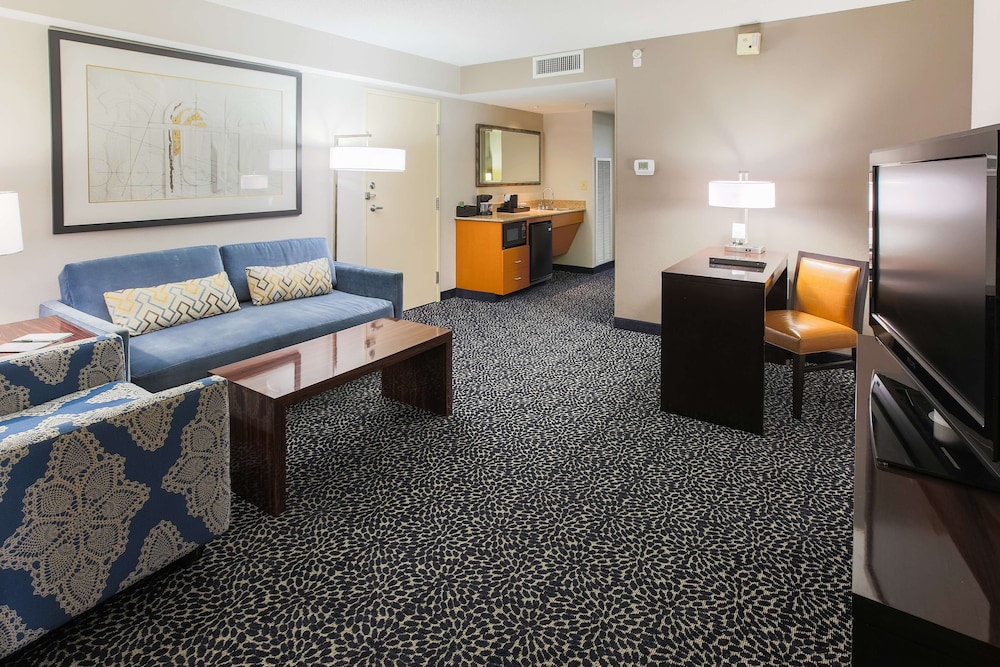 Embassy Suites Louisville East 41/73