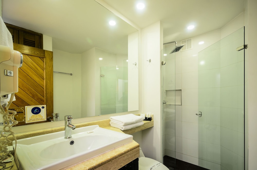 Travelers Apartamentos Y Suites Fontana Plaza 46/47