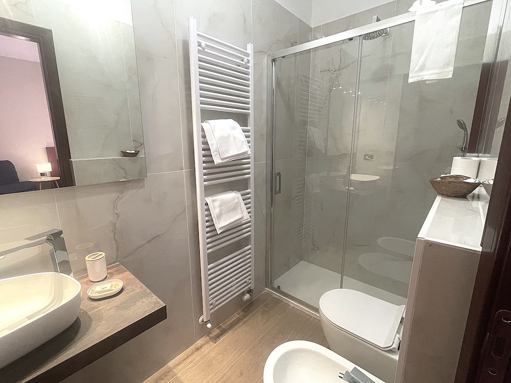 HOTEL LEOPOLDA 46/50