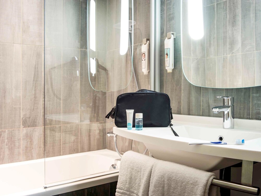 Ibis Tarbes Odos 16/64