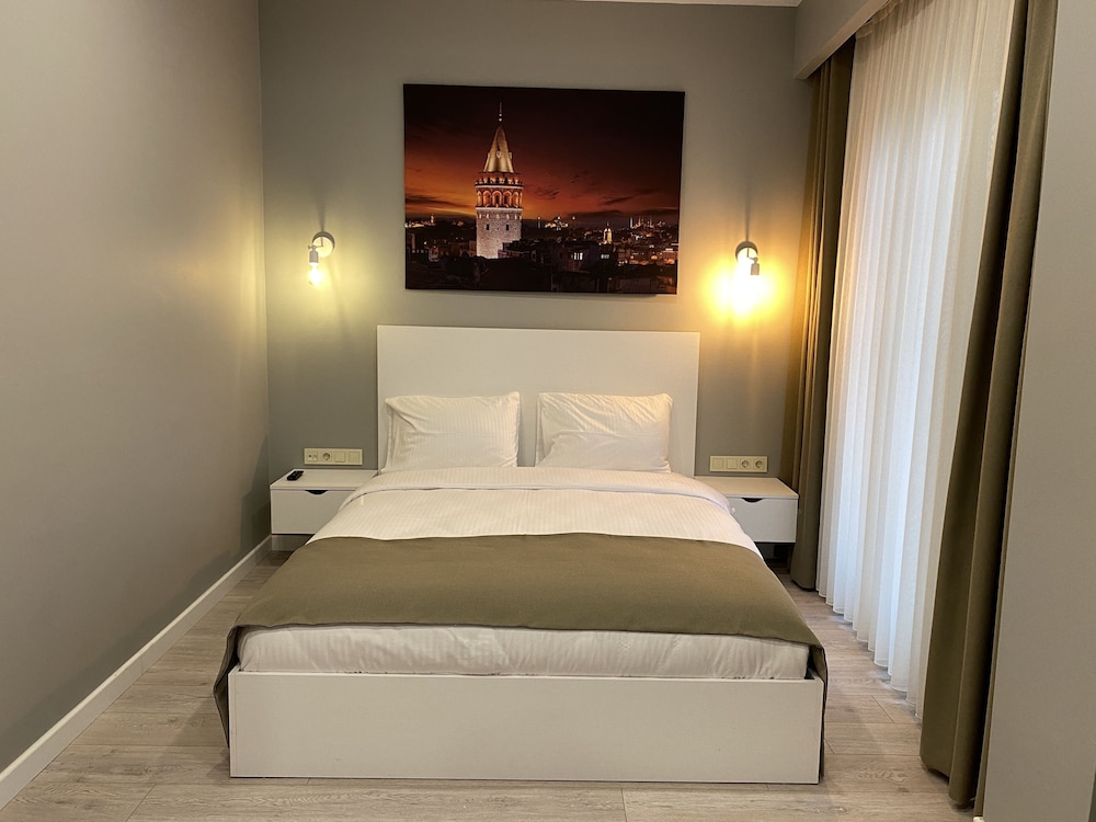 Li Hotel Pera 8/22