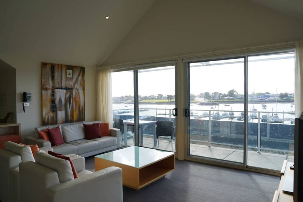 York Cove Hotel 31/59