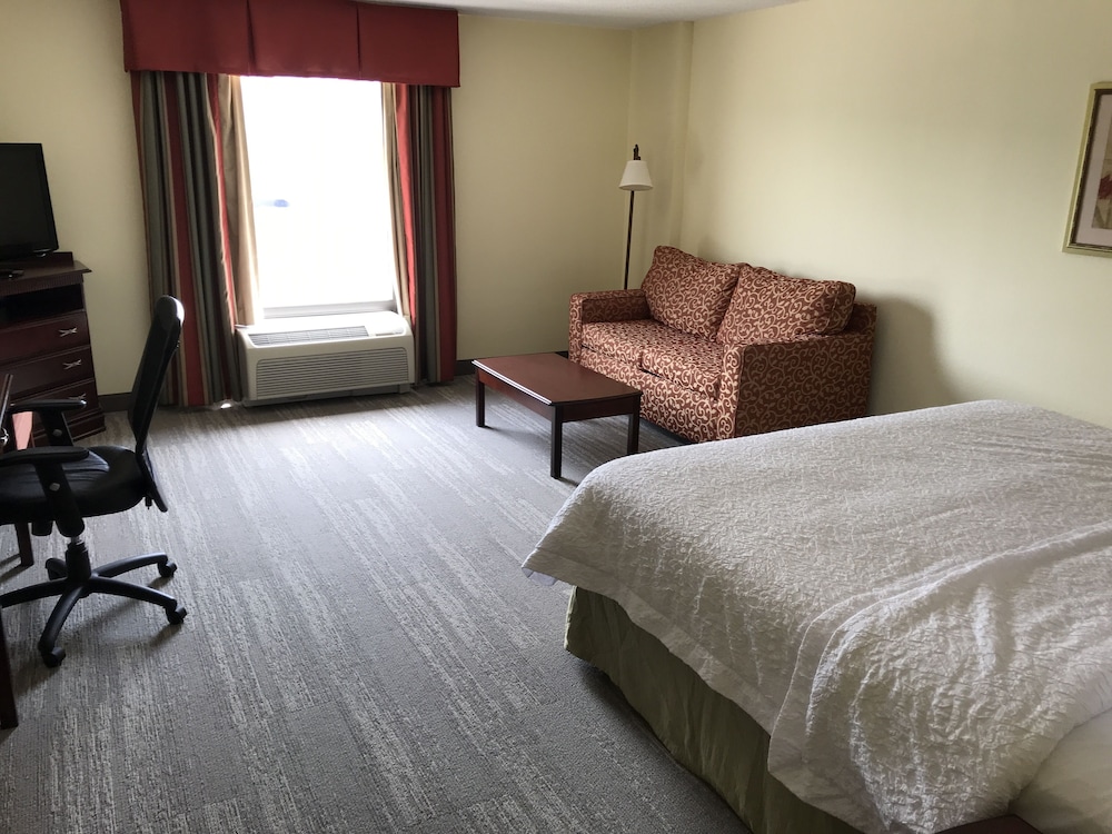 Hampton Inn & Suites Lamar 17/51