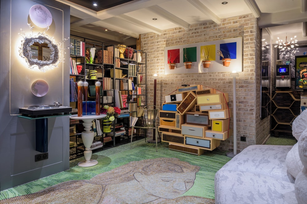 Snow Lodge Boutique Hotel 64/70