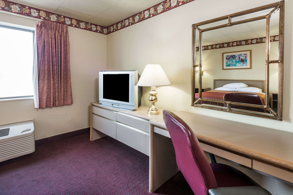 Travelodge By Wyndham Airport Platte City 22/34