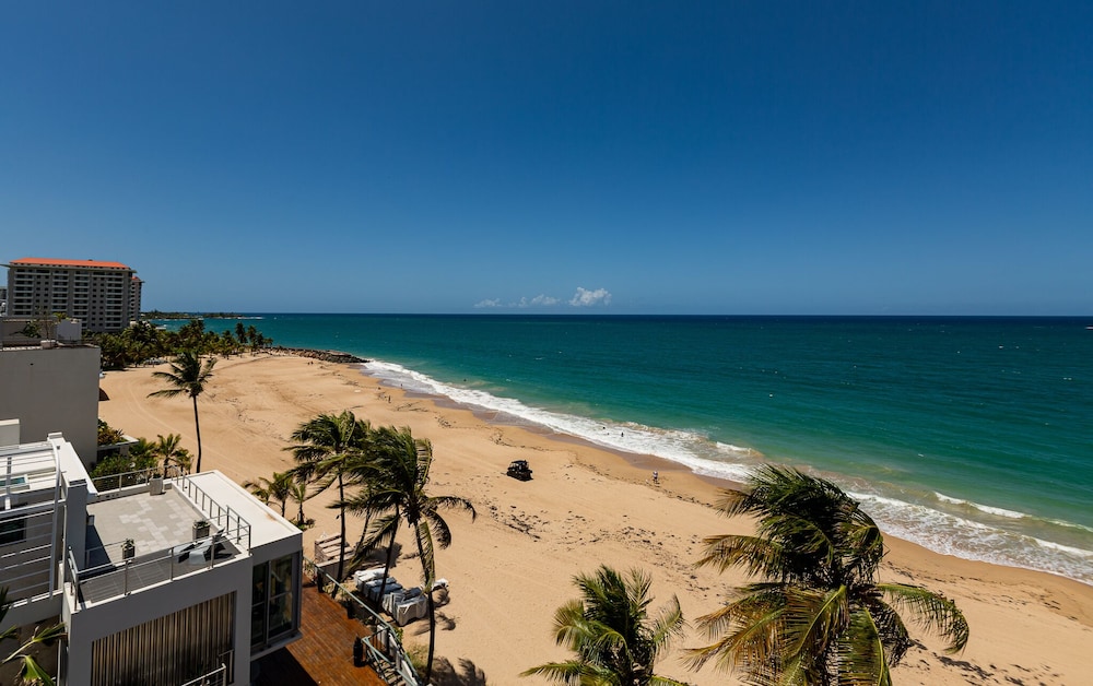 The Tryst Beachfront Hotel 41/50